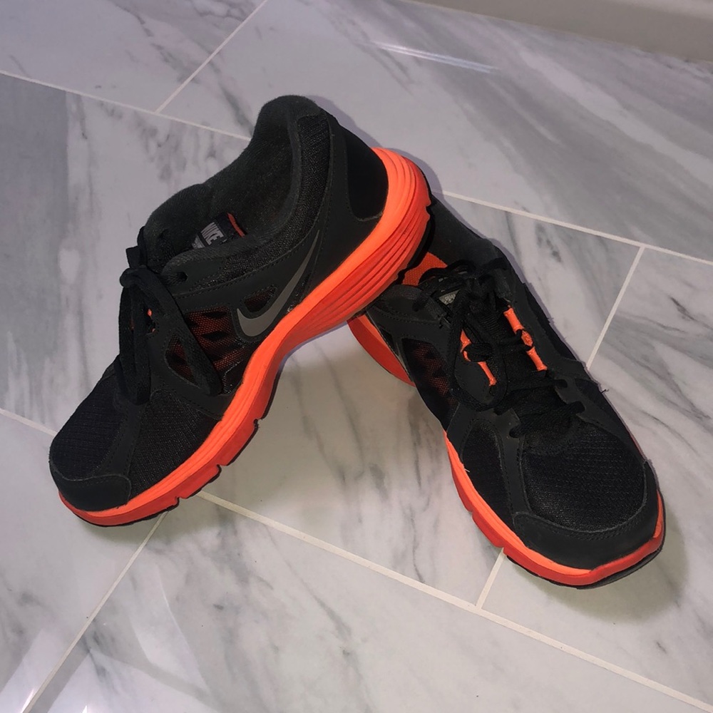 Nike tennis shoe